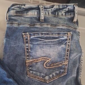 Blue Ankle Cropped Jeans with Distressed Look